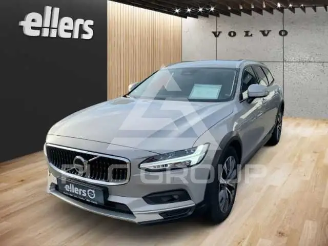 2022 Volvo V90