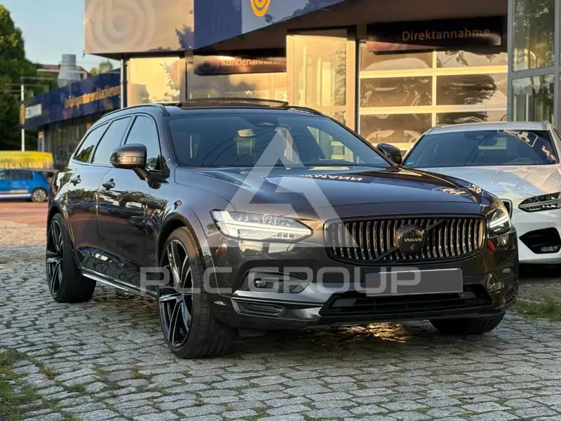 2022 Volvo V90