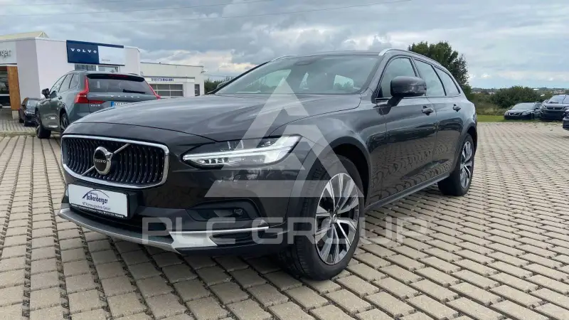 2022 Volvo V90