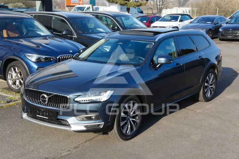 2022 Volvo V90