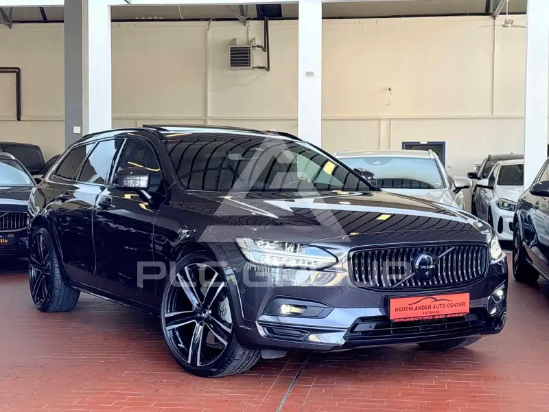 2022 Volvo V90