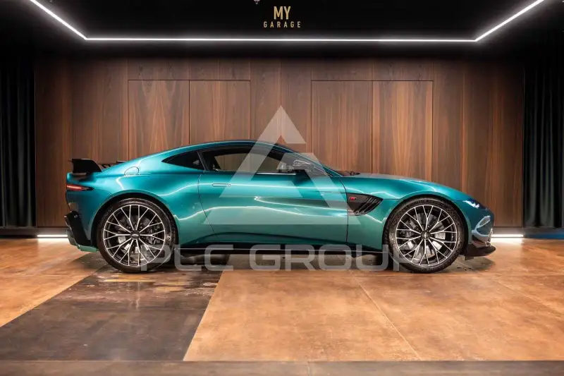 2022 Aston Martin V8
