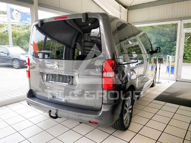 2022 Peugeot Traveller