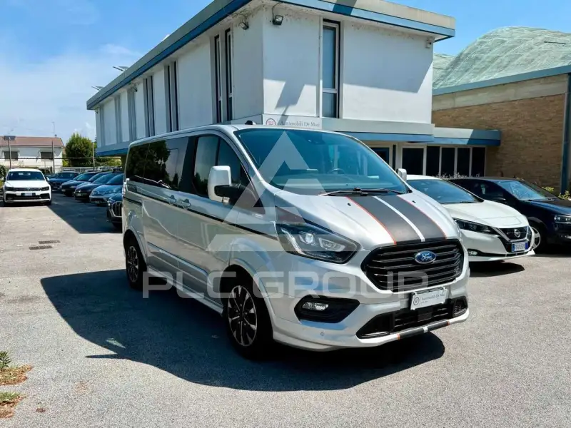 2022 Ford Tourneo
