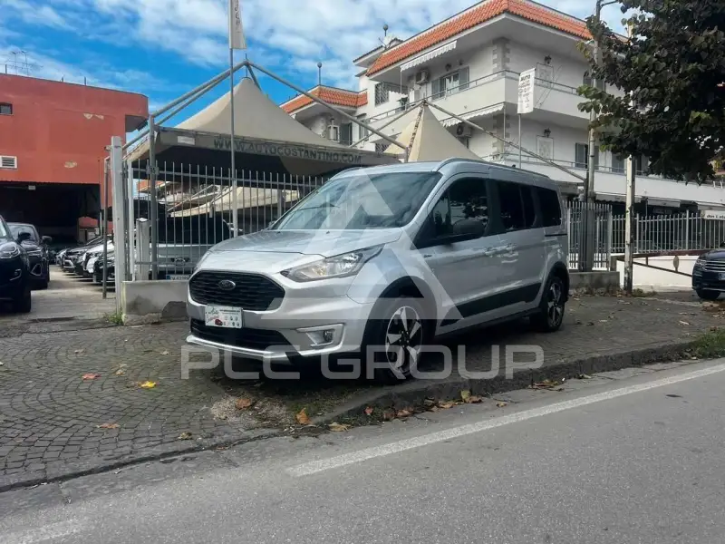 2022 Ford Tourneo