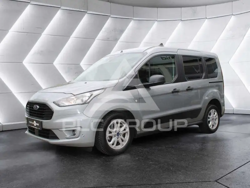 2022 Ford Tourneo