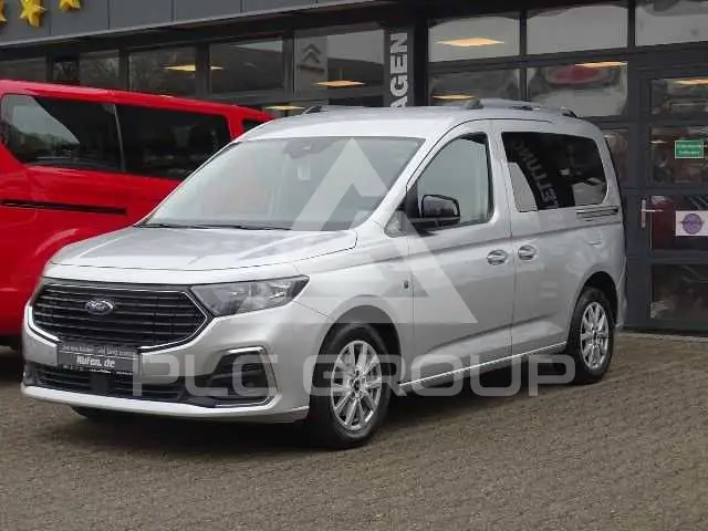2022 Ford Tourneo