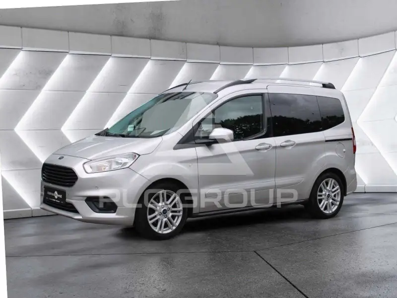 2022 Ford Tourneo