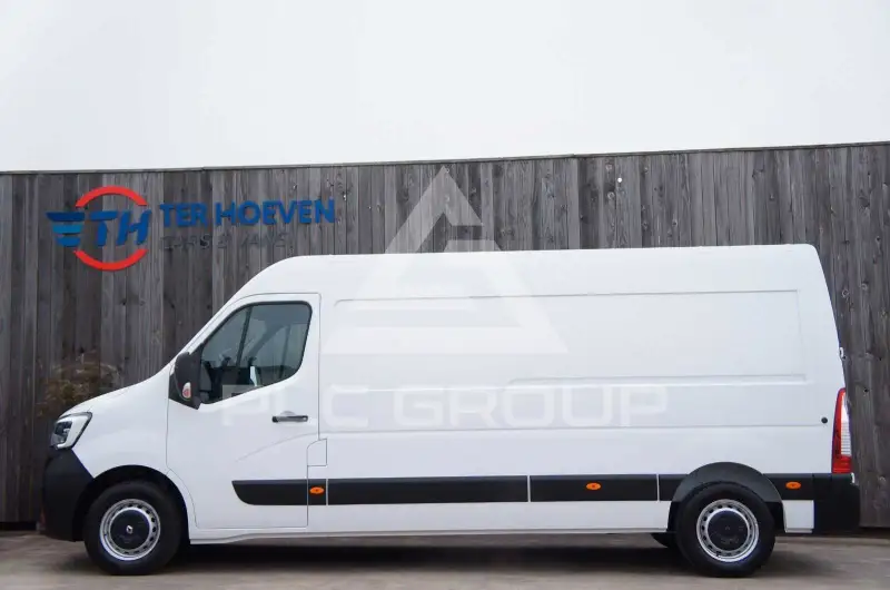 2022 Renault Master