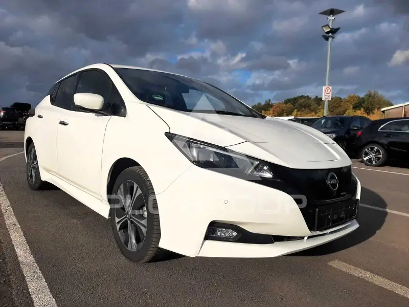 2023 Nissan LEAF