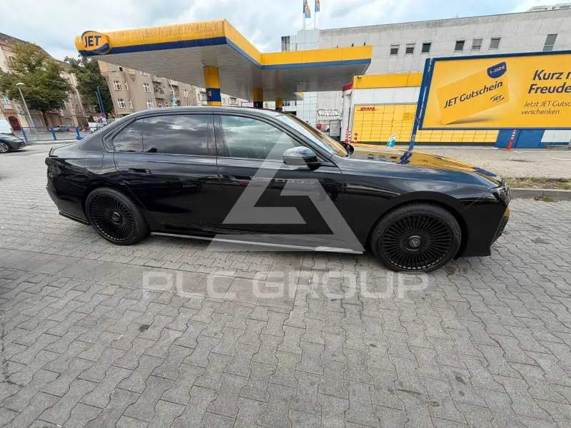 2023 BMW 740