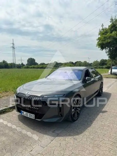 2023 BMW 740
