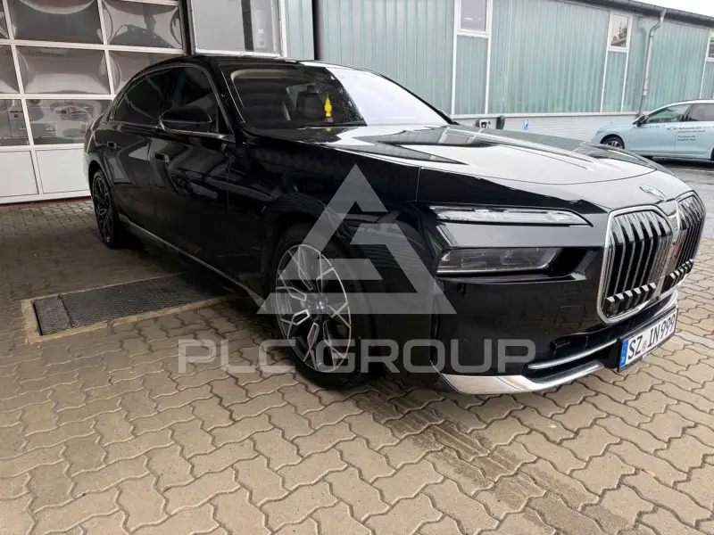 2023 BMW 740
