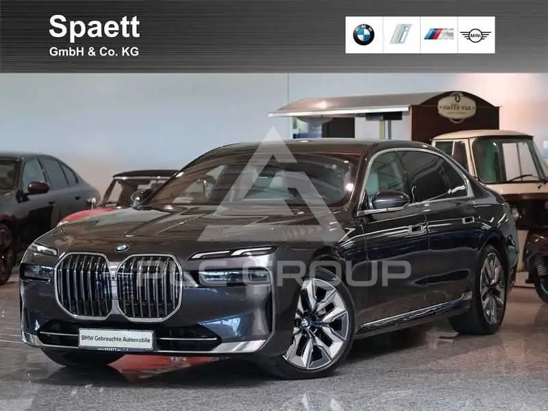 2023 BMW 740