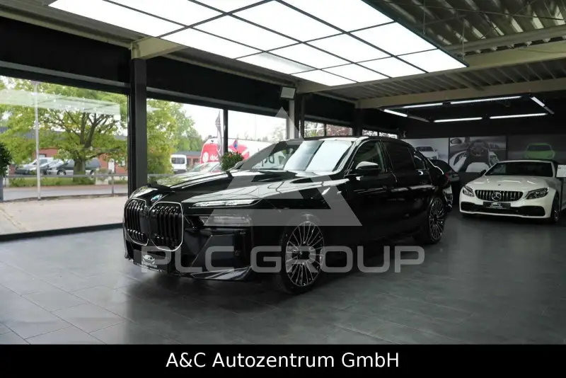 2023 BMW 740