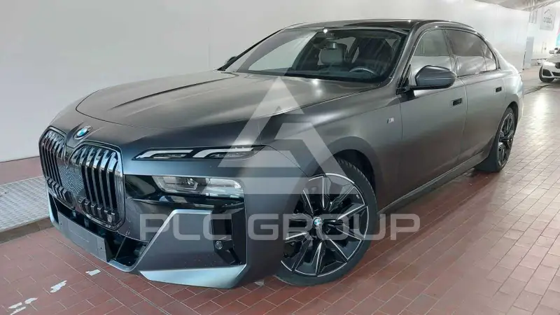 2023 BMW 740