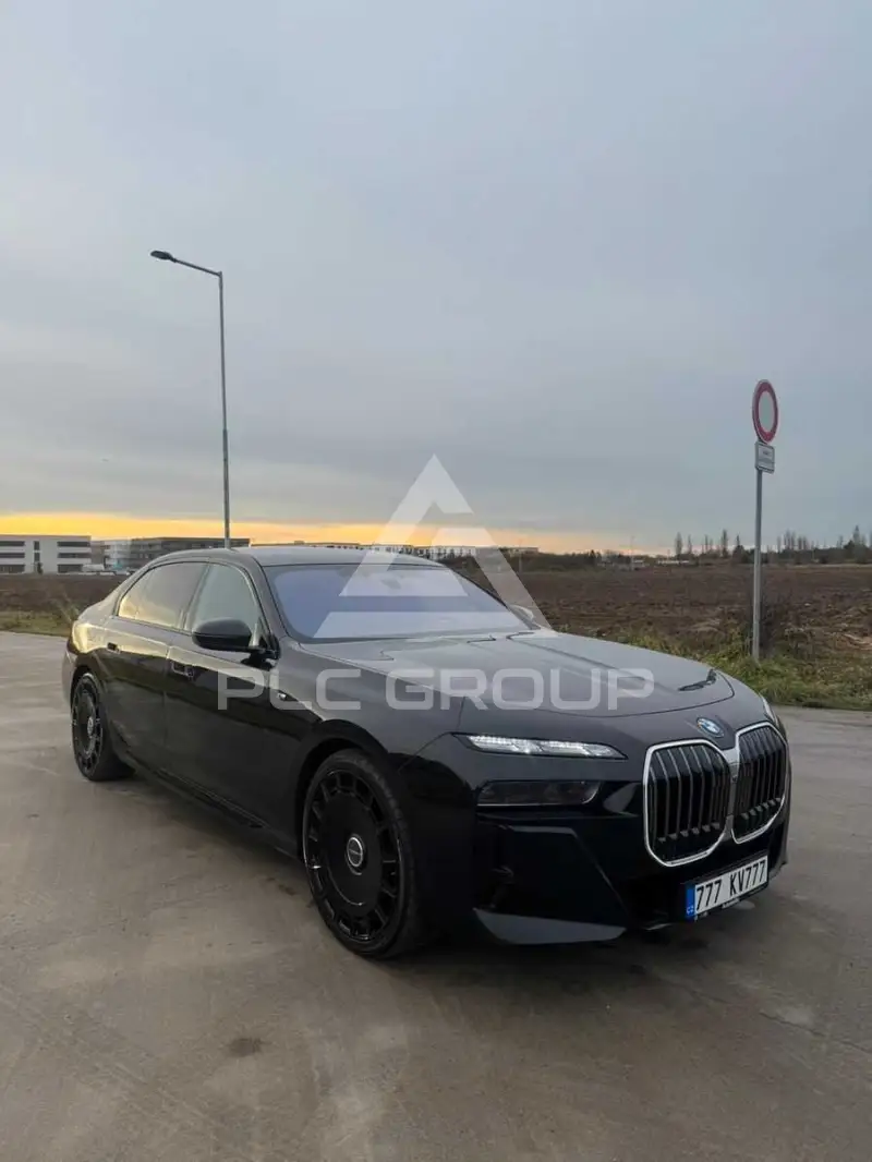 2023 BMW 740