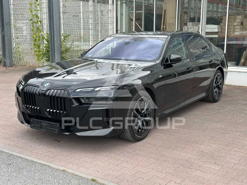 2023 BMW 740
