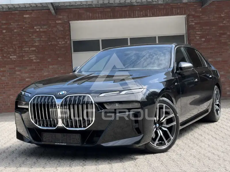 2023 BMW 740