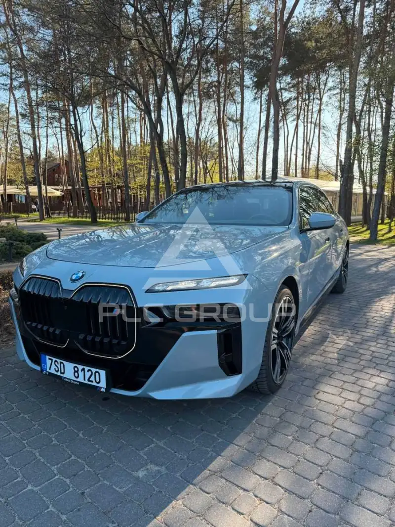 2023 BMW 760
