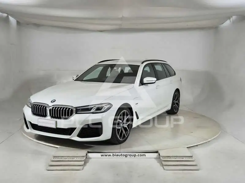 2023 BMW 530