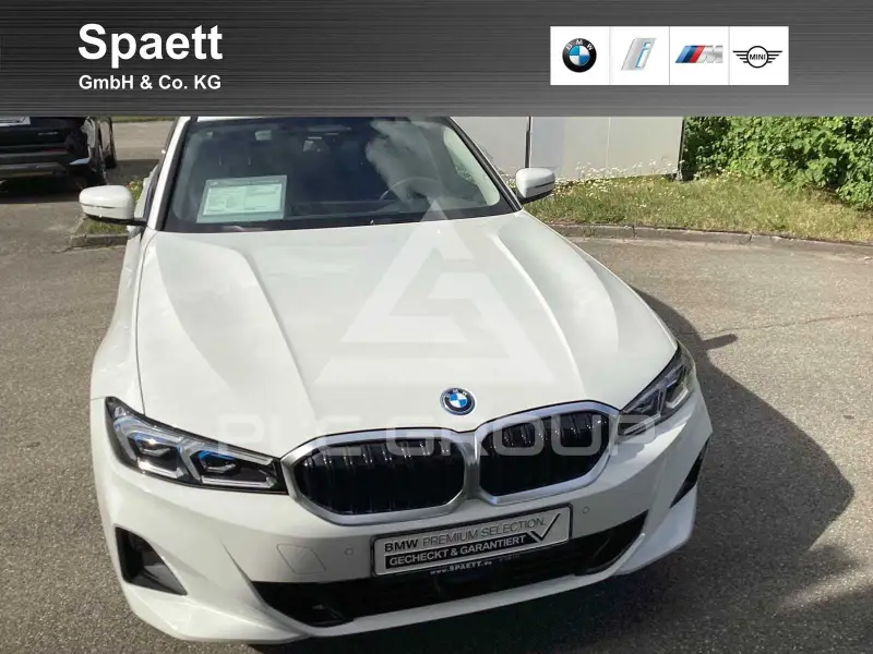 2023 BMW 320