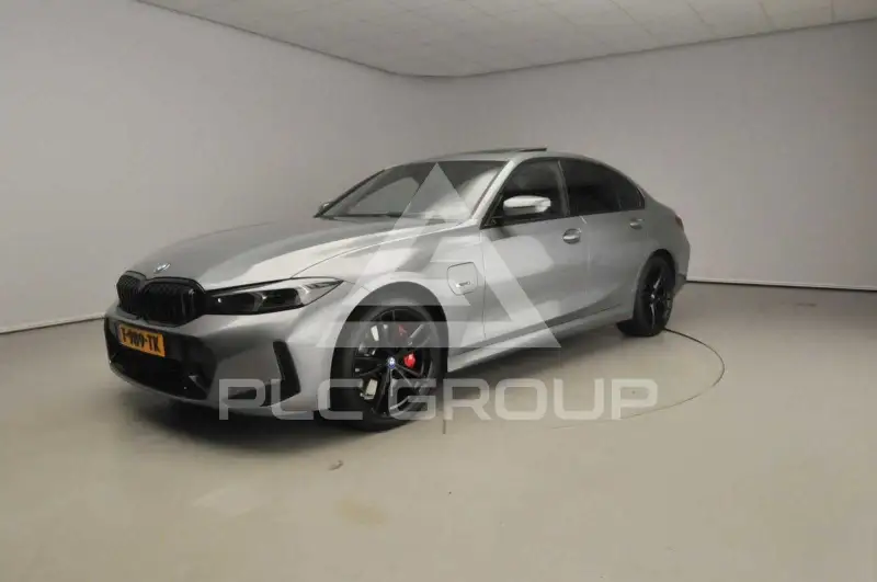2023 BMW 320