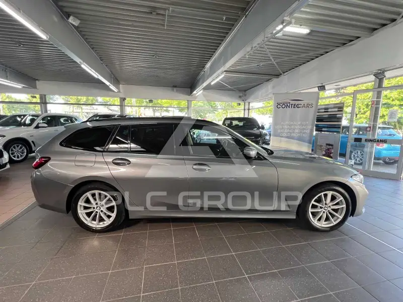 2023 BMW 320