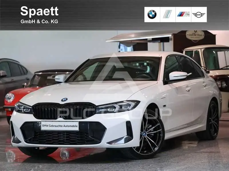 2023 BMW 320