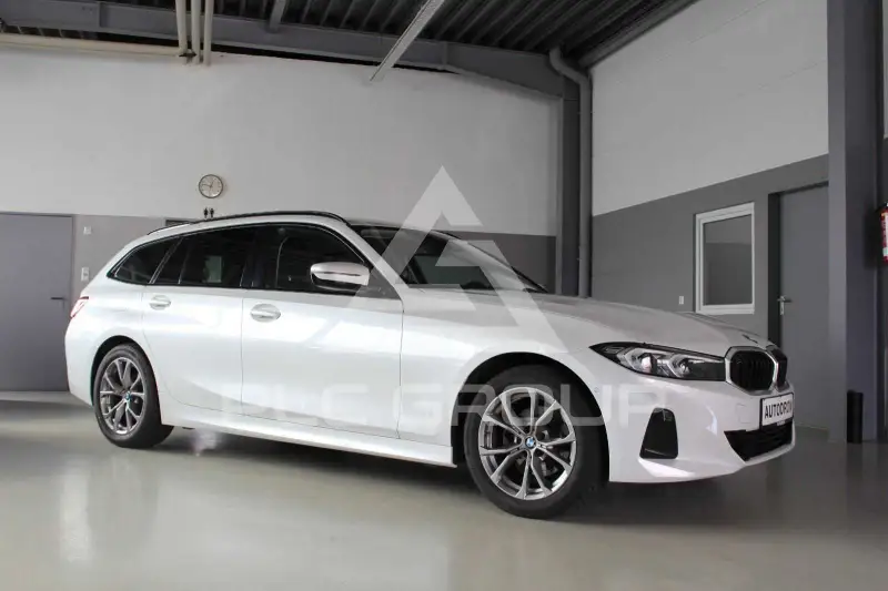 2023 BMW 320