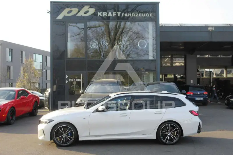 2023 BMW 330