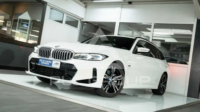 2023 BMW 330