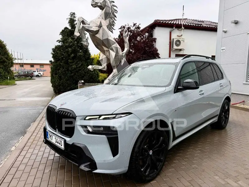 2023 BMW X7