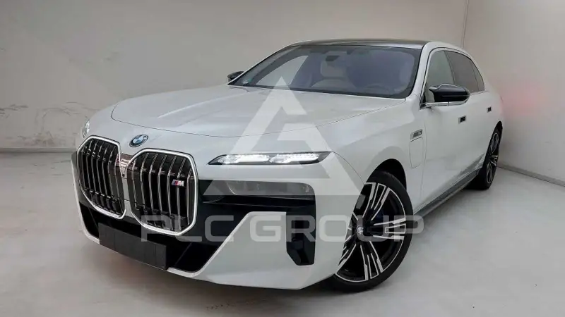 2023 BMW M7