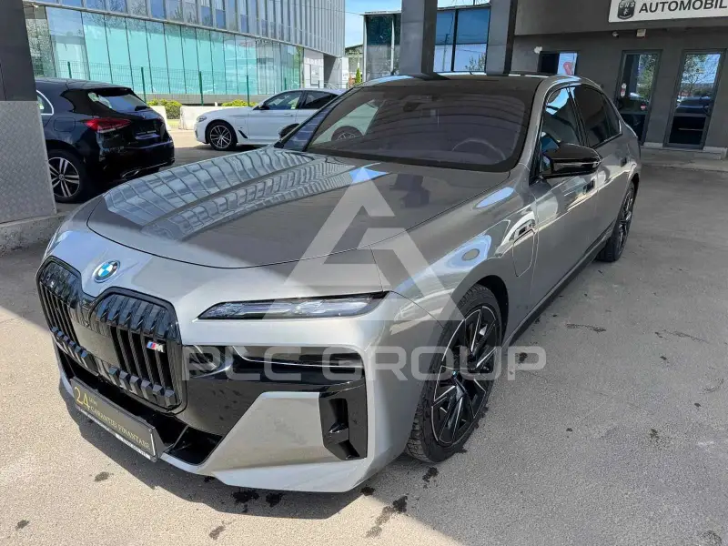 2023 BMW M7