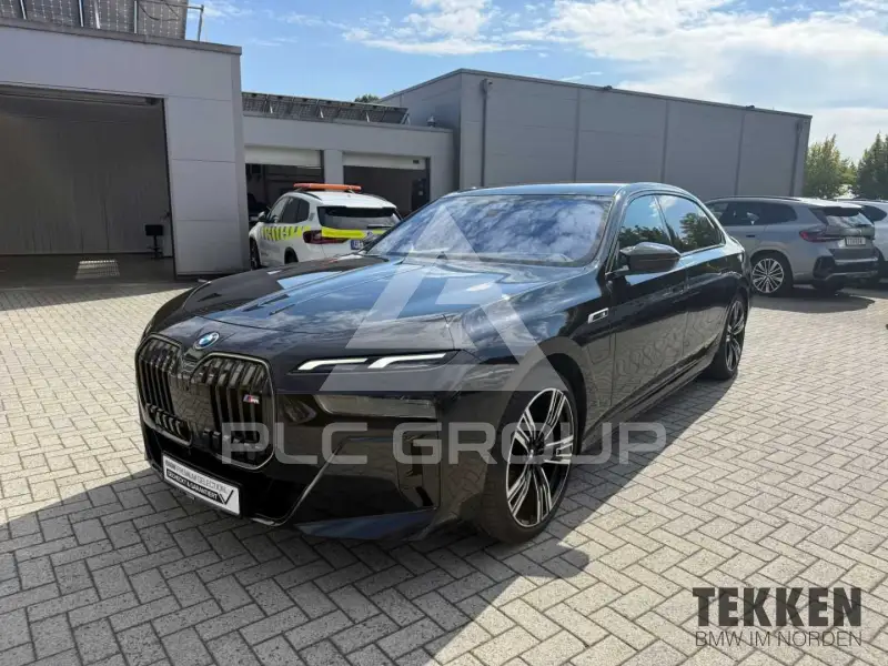 2023 BMW M7