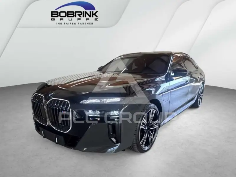 2023 BMW M760