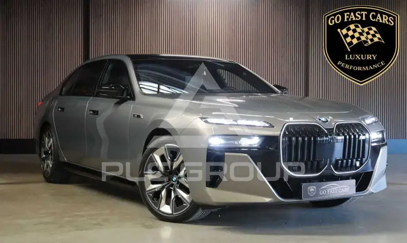 2023 BMW M7
