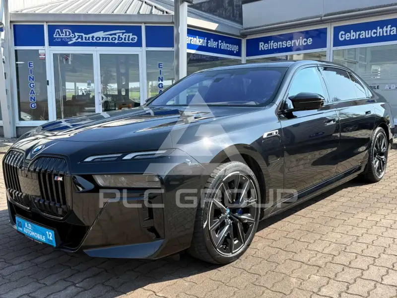 2023 BMW M7