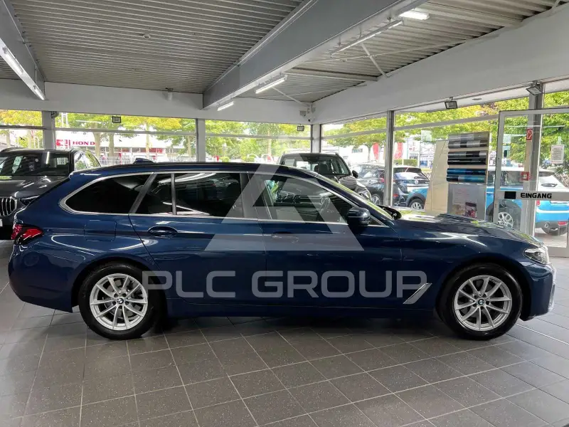 2023 BMW 520