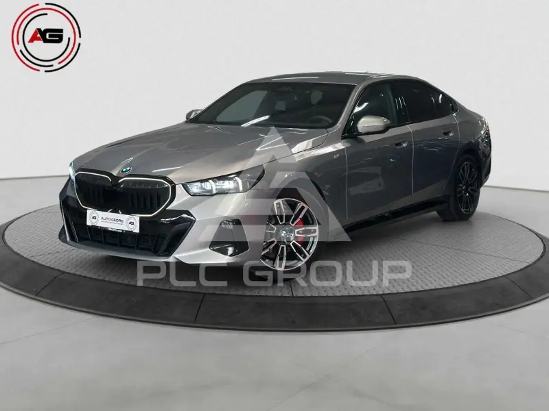 2023 BMW 520