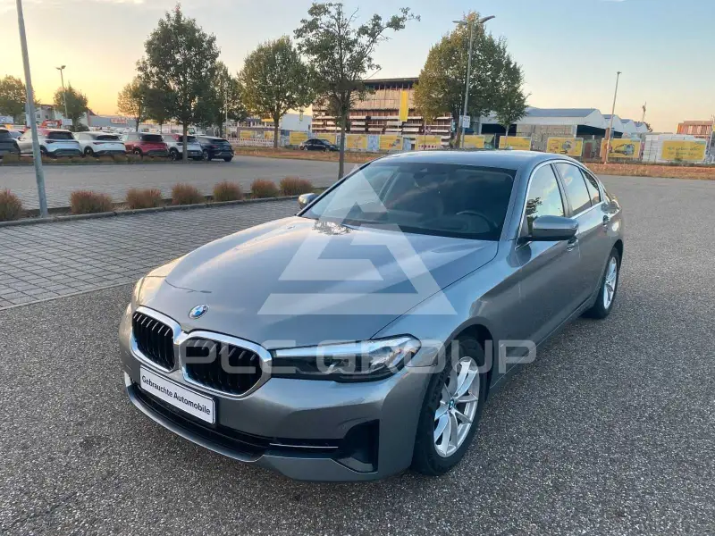 2023 BMW 520