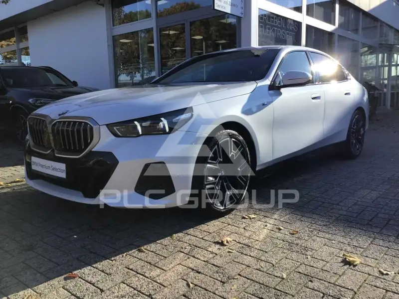 2023 BMW 520