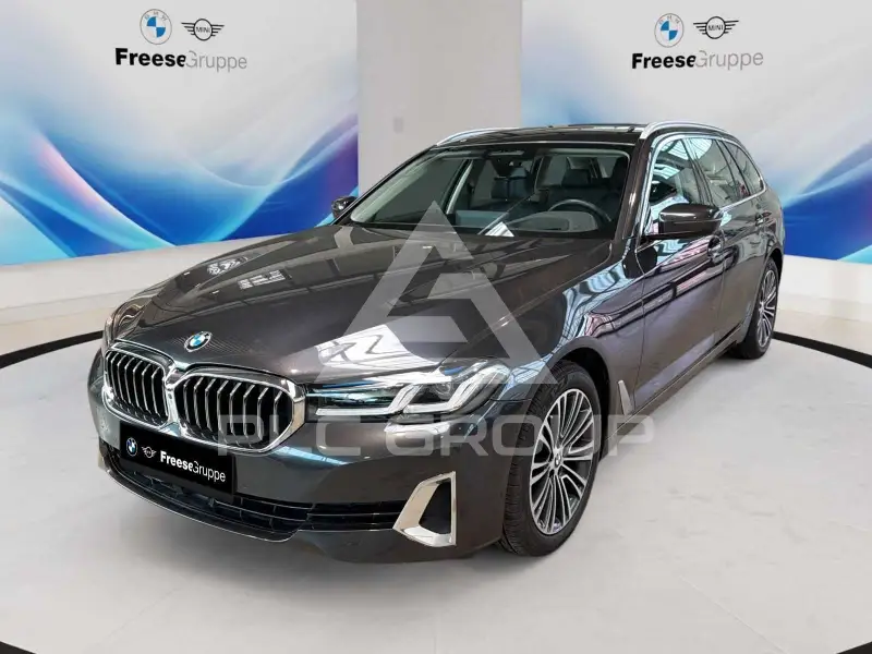2023 BMW 520