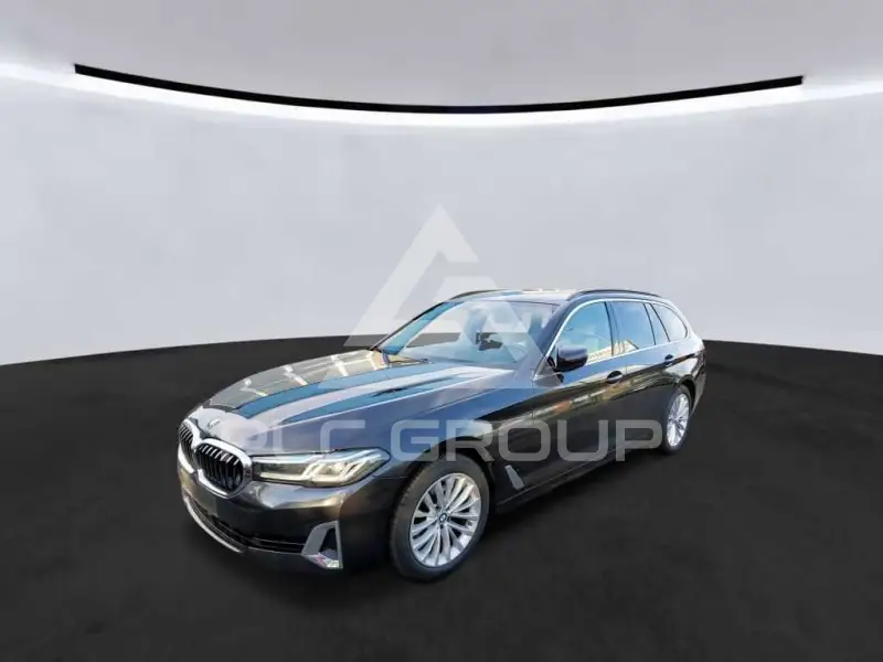 2023 BMW 520