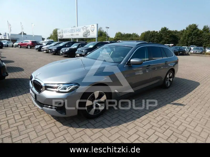 2023 BMW 520