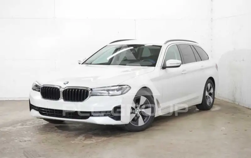 2023 BMW 520