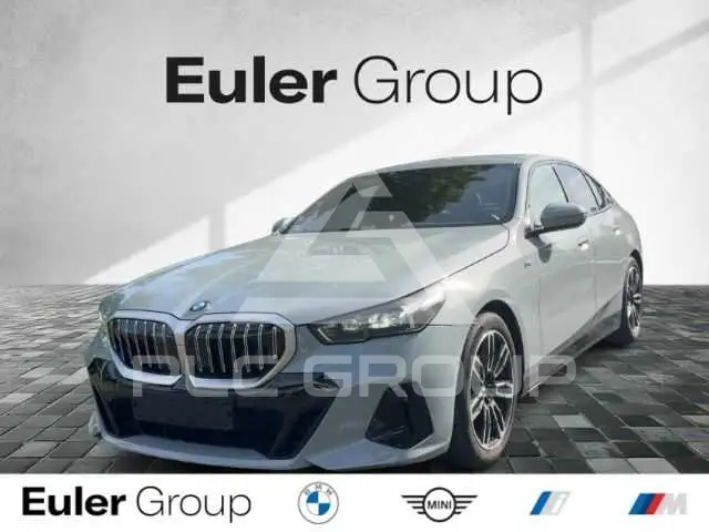 2023 BMW 520