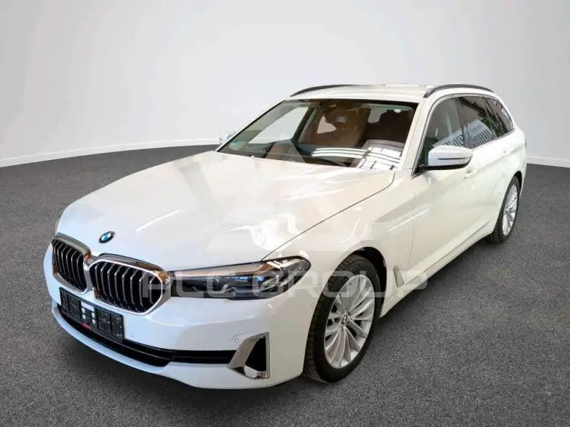 2023 BMW 520