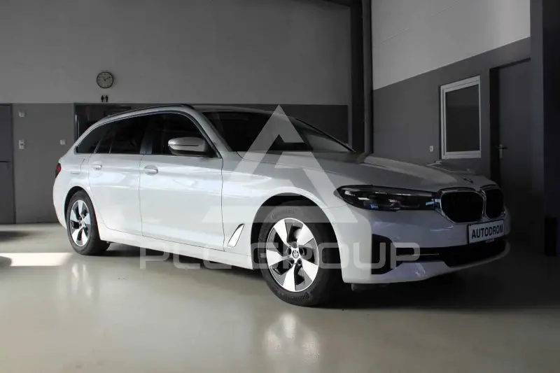 2023 BMW 520